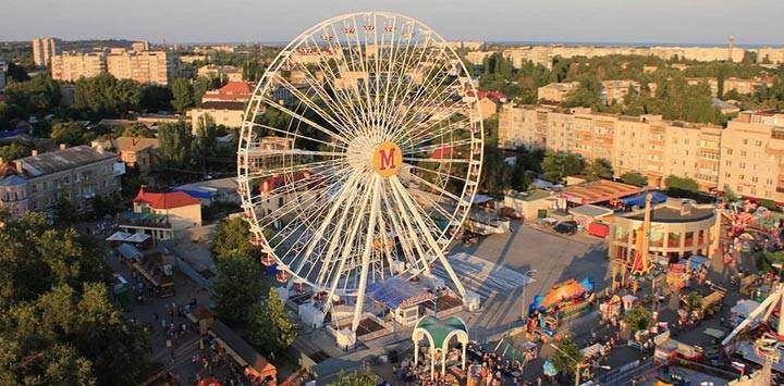 колесо обозрения в Бердянске