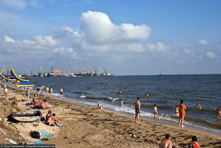 Пляж на Лисках в Бердянске