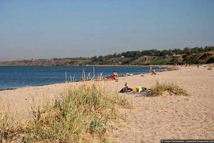 Пляж на АКЗ в Бердянске